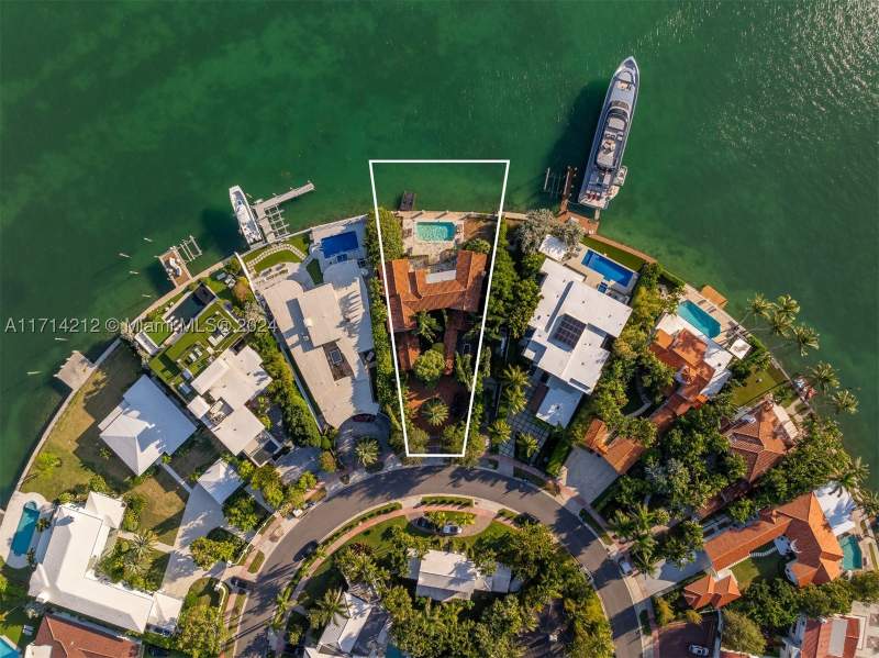 4 bedroom SingleFamilyResidence at 11 E Rivo Alto Dr, Rivo Alto Amd, Miami Beach — photo 5