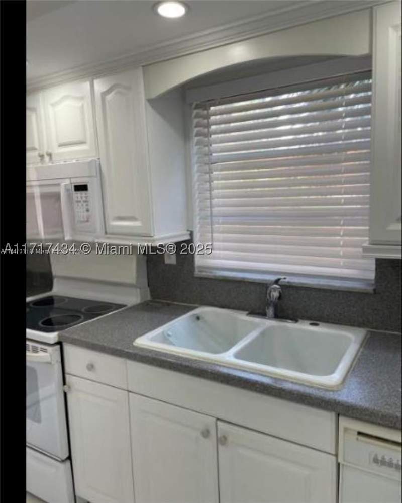 2 bedroom Condominium at 1020 94th St 203, Chatillon Hall Condominiu, Bay Harbor Islands — photo 3