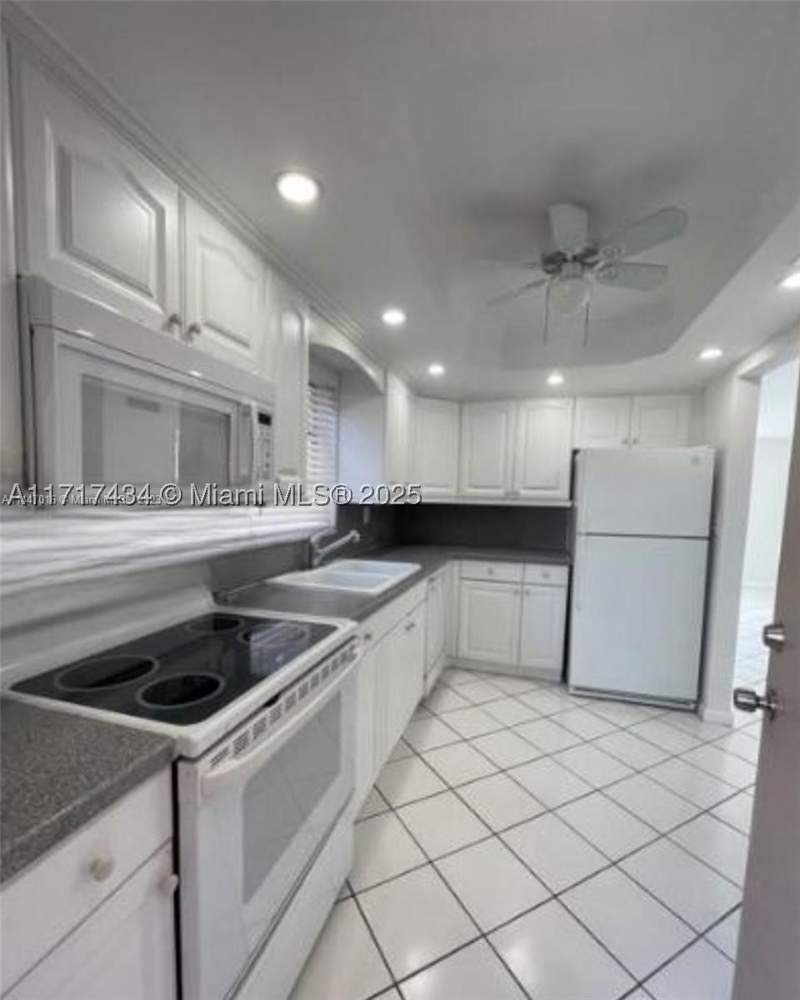 2 bedroom Condominium at 1020 94th St 203, Chatillon Hall Condominiu, Bay Harbor Islands — photo 4
