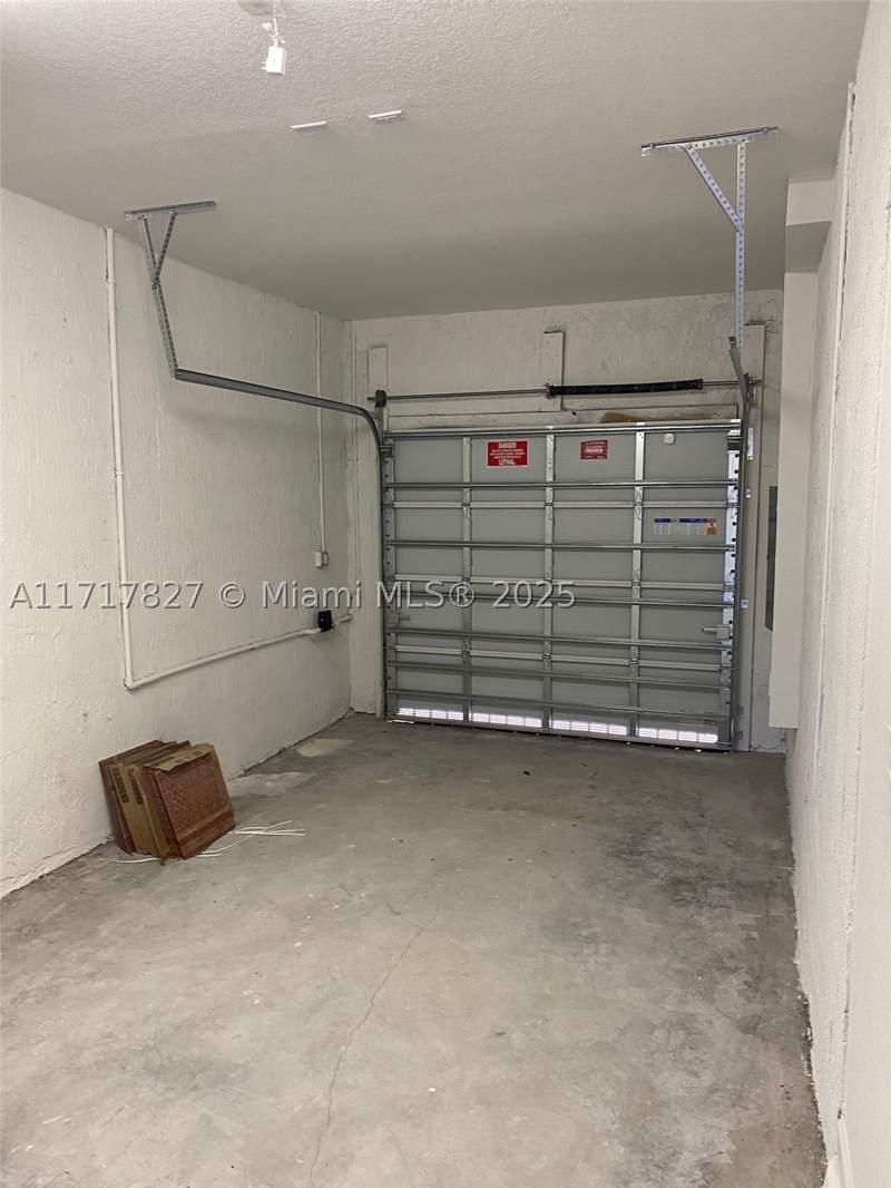 3 bedroom Townhouse at 12623 NW 24th Ave 12623, Golf Ests 1st Addn, Miami — photo 3