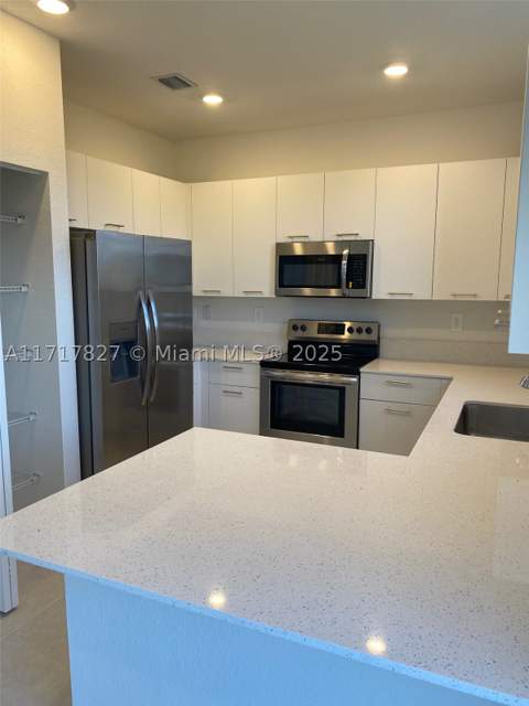 12623 NW 24th Ave 12623, Miami FL - photo 7 of 21