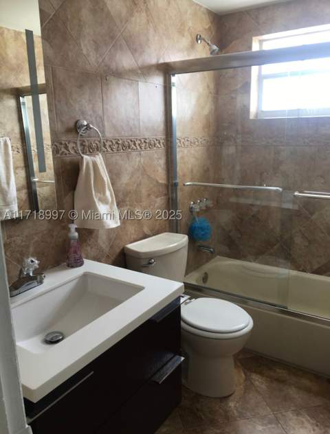 7920 East Dr 6, North Bay Village FL - photo 6 of 8