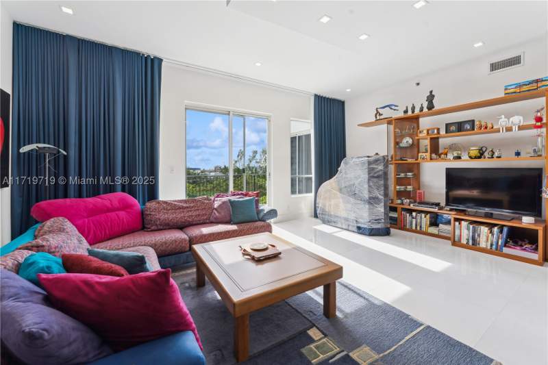 3 bedroom Condominium at 3700 Island Blvd Cph03, Mediterranean Village Con, Aventura — photo 3
