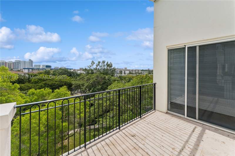 3 bedroom Condominium at 3700 Island Blvd Cph03, Mediterranean Village Con, Aventura — photo 5