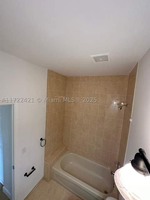 2589 NE 4th St 205, Homestead FL - photo 10 of 15