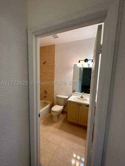 2589 NE 4th St 205, Homestead FL - photo 9 of 15