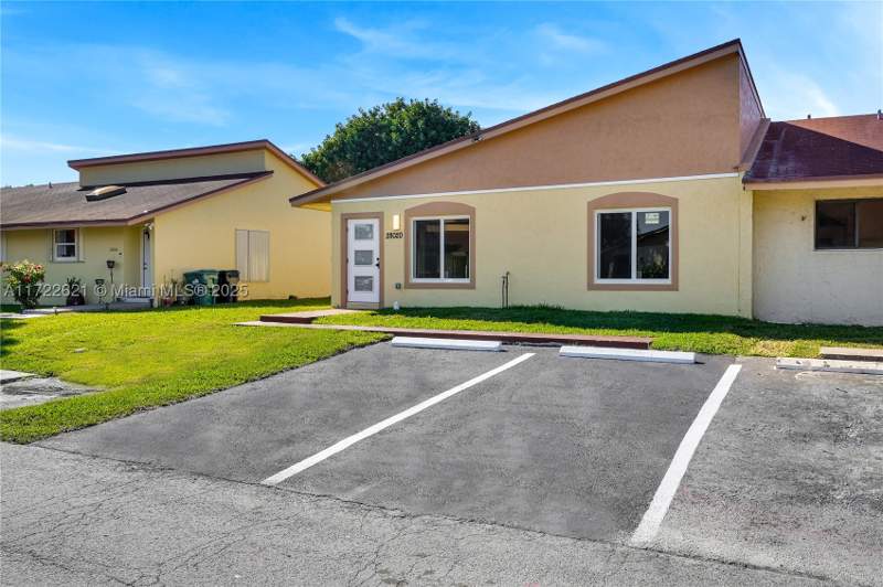 3 bedroom Townhouse at 28020 SW 141st Pl 0, Waterside Townhomes Sec 1, Homestead — photo 2