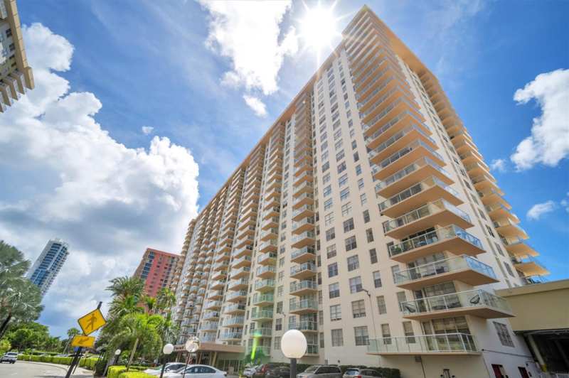 3 bedroom Condominium at 230 174th Street 814, Winston Towers 300, Sunny Isles Beach — photo 1