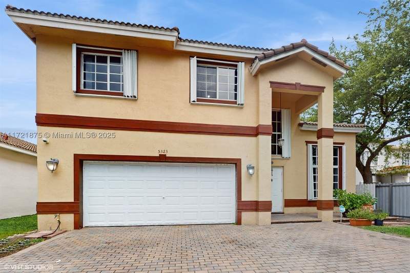4 bedroom SingleFamilyResidence at 5323 NW 109th Ct, The Reserve At Doral, Doral — photo 2