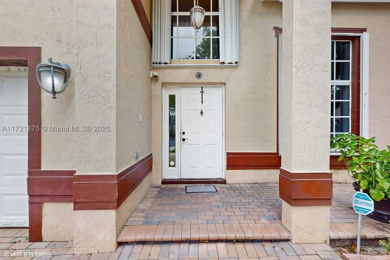 4 bedroom SingleFamilyResidence at 5323 NW 109th Ct, The Reserve At Doral, Doral — photo 3
