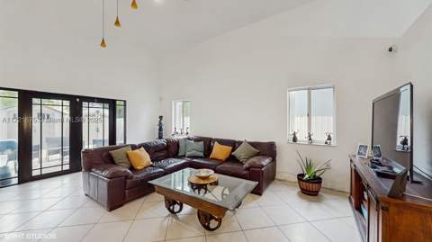 5323 NW 109th Ct, Doral FL - photo 6 of 36