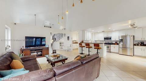 5323 NW 109th Ct, Doral FL - photo 7 of 36
