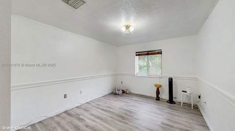 5323 NW 109th Ct, Doral FL - photo 9 of 36