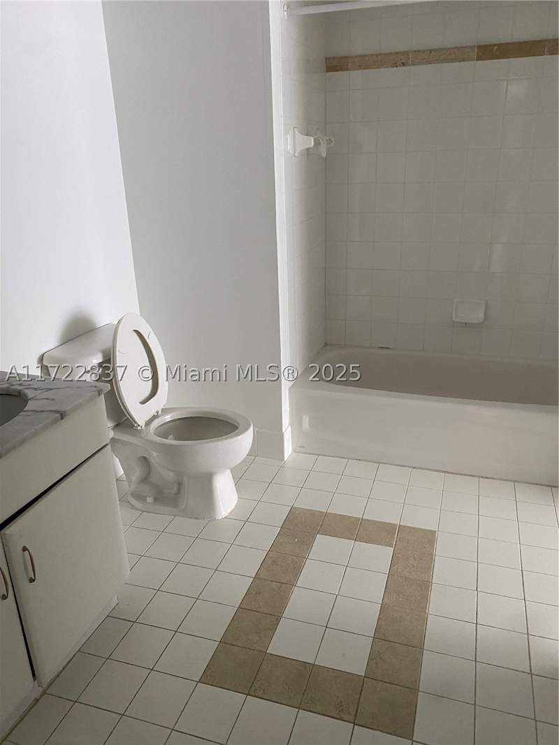 1 bedroom Condominium at 1200 Brickell Bay Dr 2007, The Club At Brickell Bay, Miami — photo 3