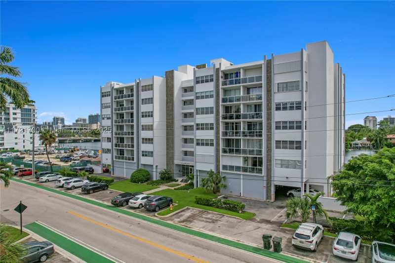 1 bedroom Condominium at 9381 E Bay Harbor Dr 301N, London Towers, Bay Harbor Islands — photo 1
