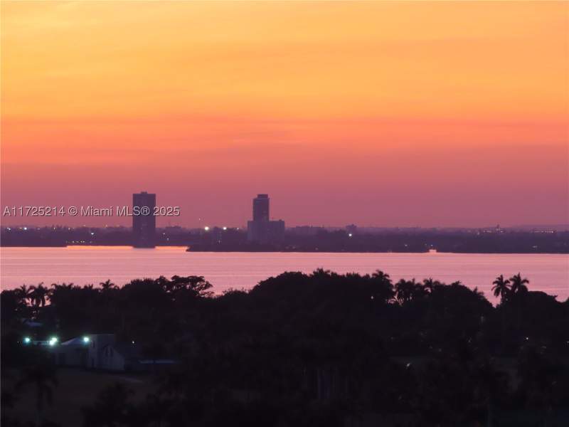 1 bedroom Condominium at 5701 Collins Ave 1011, Arlen Beach Condo, Miami Beach — photo 3