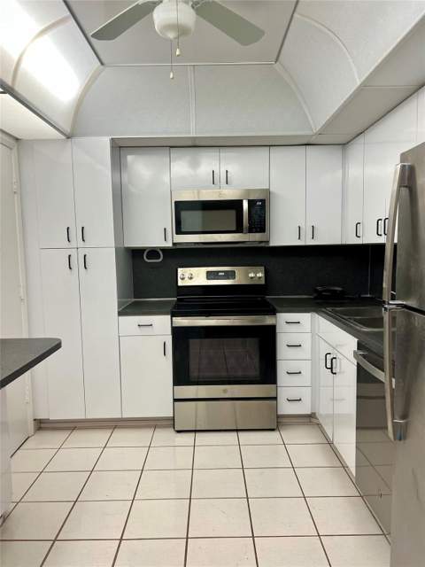5005 Collins Avenue 1210, Miami Beach FL - photo 6 of 18