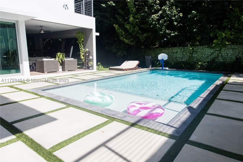 5 bedroom SingleFamilyResidence at 6790 SW 72 Street, Grandios Subdivision, South Miami — photo 2