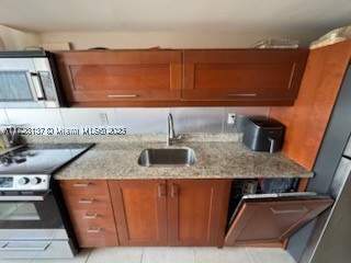 250 180th Dr 455, Sunny Isles Beach FL - photo 11 of 24