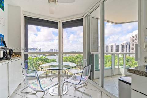 21205 Yacht Club Dr 805, Aventura FL - photo 11 of 32