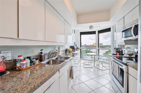 21205 Yacht Club Dr 805, Aventura FL - photo 9 of 32
