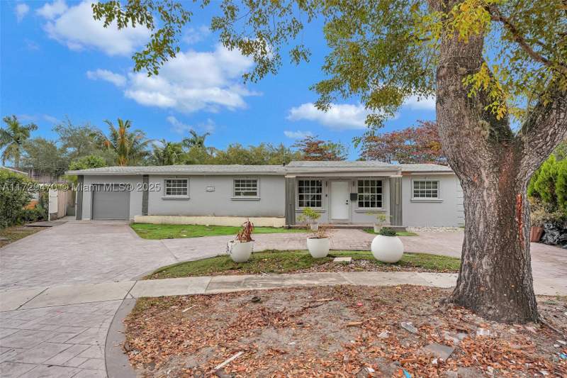 6 bedroom SingleFamilyResidence at 18600 NE 7th Ct, Pickwick Lake Ests Sec 2, North Miami Beach — photo 2