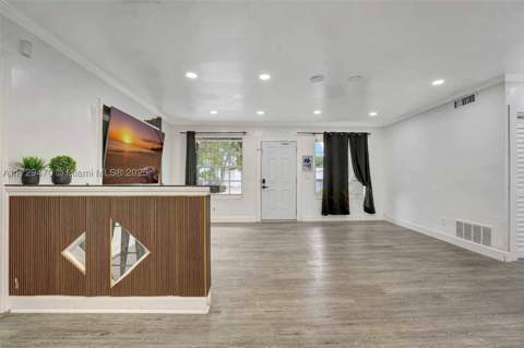 18600 NE 7th Ct, North Miami Beach FL - photo 23 of 59