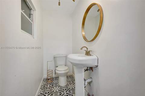 18600 NE 7th Ct, North Miami Beach FL - photo 8 of 59