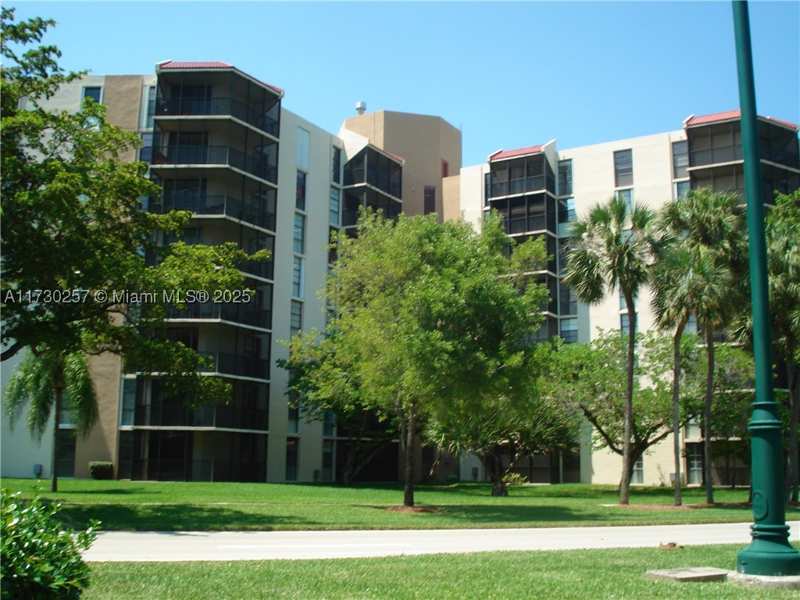 1 bedroom Condominium at 3101 N Country Club Drive 306, Bravura II Condo, Aventura — photo 1