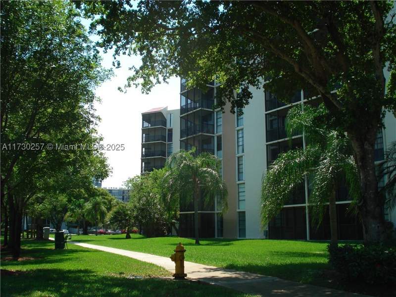 1 bedroom Condominium at 3101 N Country Club Drive 306, Bravura II Condo, Aventura — photo 2
