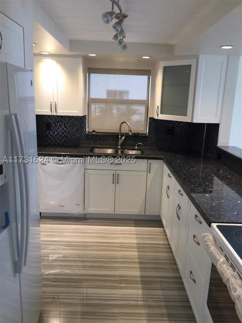 17878 N Bay Rd 201, Sunny Isles Beach FL - photo 9 of 17