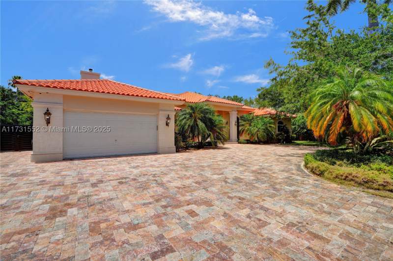 5 bedroom SingleFamilyResidence at 15210 SW 74th Ct, Coral Cay, Palmetto Bay — photo 3