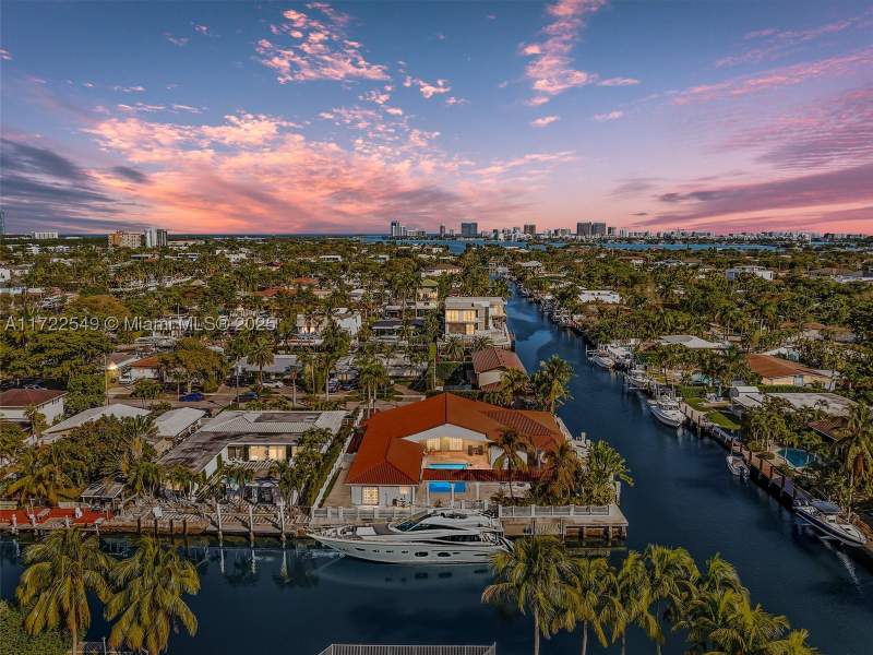 5 bedroom SingleFamilyResidence at 12904 Banyan Rd, VENETIAN SEC KEYSTONE POI, North Miami — photo 2