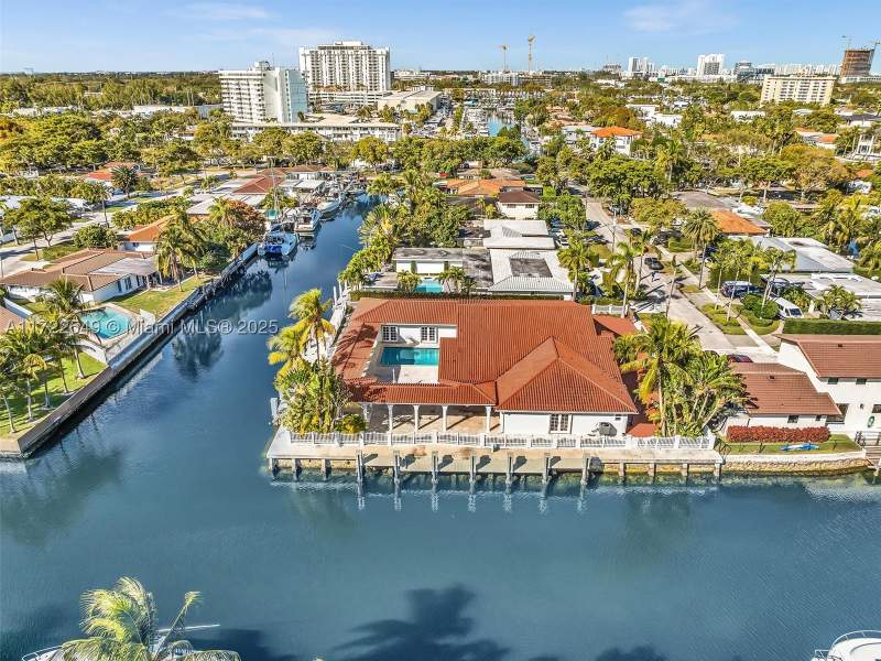 5 bedroom SingleFamilyResidence at 12904 Banyan Rd, VENETIAN SEC KEYSTONE POI, North Miami — photo 4