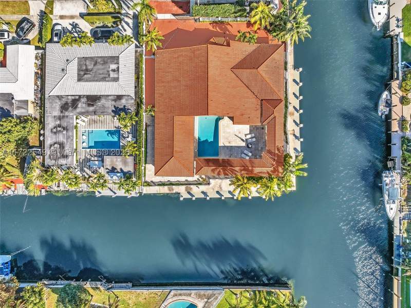 5 bedroom SingleFamilyResidence at 12904 Banyan Rd, VENETIAN SEC KEYSTONE POI, North Miami — photo 5