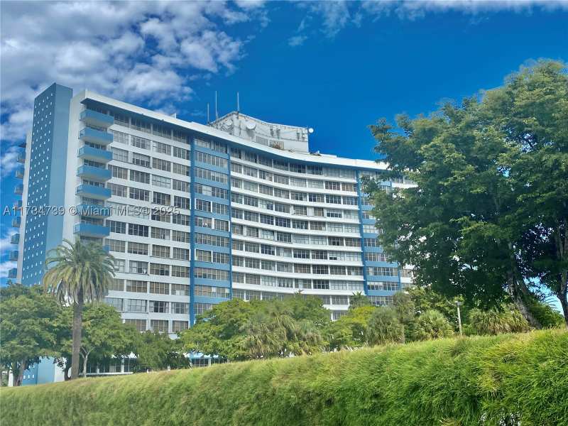 2 bedroom Condominium at 7441 Wayne Ave 6B, Parkview Point Condo, Miami Beach — photo 1