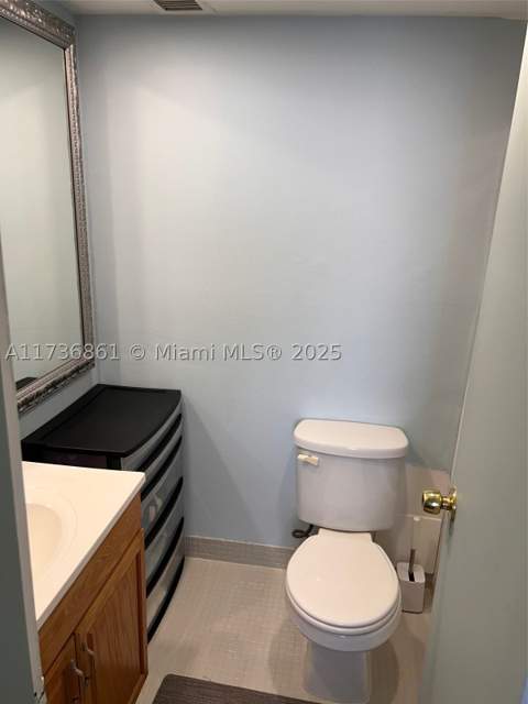 2350 NE 135th St 903, North Miami FL - photo 9 of 11
