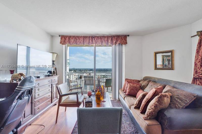 1 bedroom Condominium at 9055 SW 73rd Ct 903, Metropolis I At Dadeland, Miami — photo 2