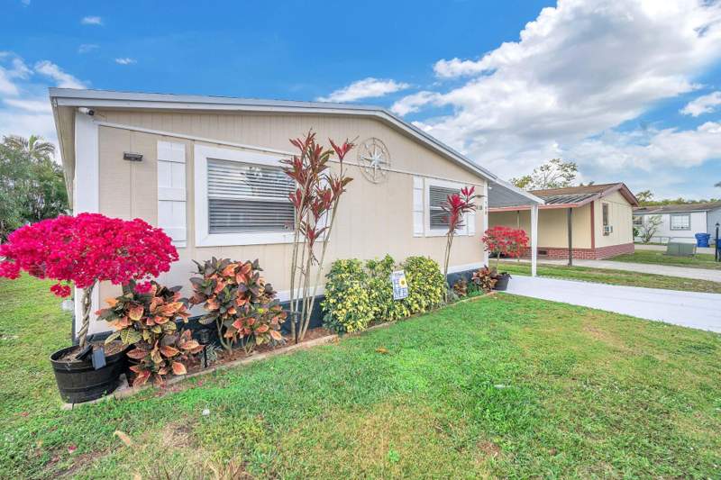 4 bedroom MobileHome at 5520 NW 203rd, Royal Country, Miami Gardens — photo 3
