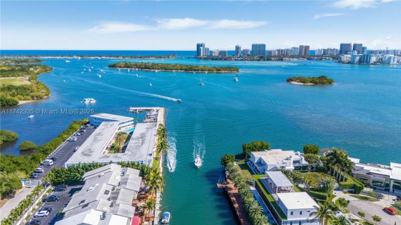1 bedroom StockCooperative at 2700 NE 135th St 32, Fairmont House Inc - Co-O, North Miami — photo 1