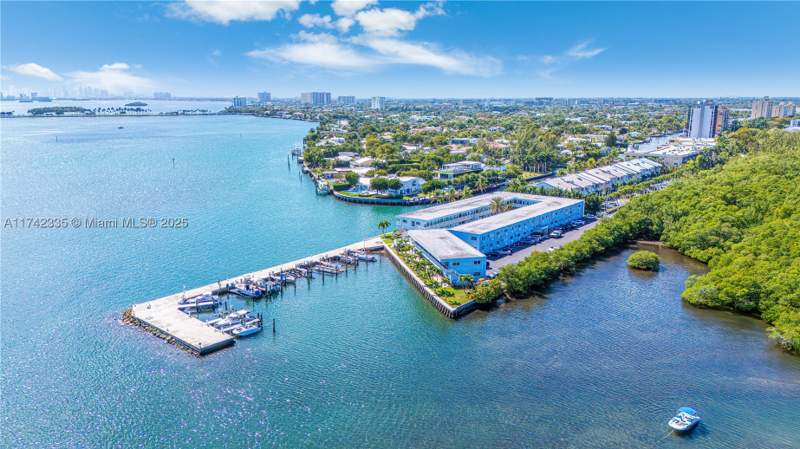 1 bedroom StockCooperative at 2700 NE 135th St 32, Fairmont House Inc - Co-O, North Miami — photo 5