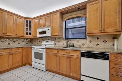 481 Ives Dairy Rd 105-4, Miami FL - photo 9 of 37
