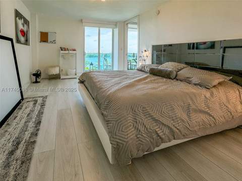 100 Bayview Dr 721, Sunny Isles Beach FL - photo 13 of 33