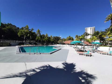100 Bayview Dr 721, Sunny Isles Beach FL - photo 17 of 33