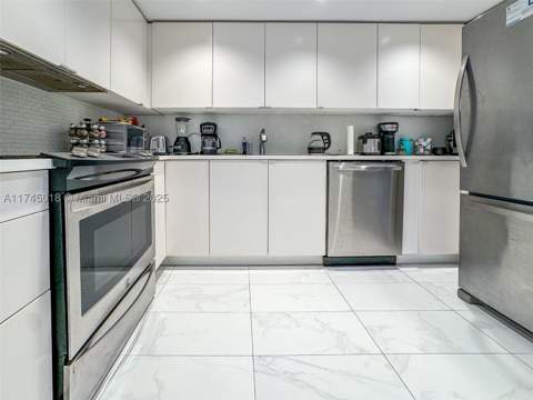 100 Bayview Dr 721, Sunny Isles Beach FL - photo 6 of 33