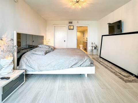 100 Bayview Dr 721, Sunny Isles Beach FL - photo 8 of 33