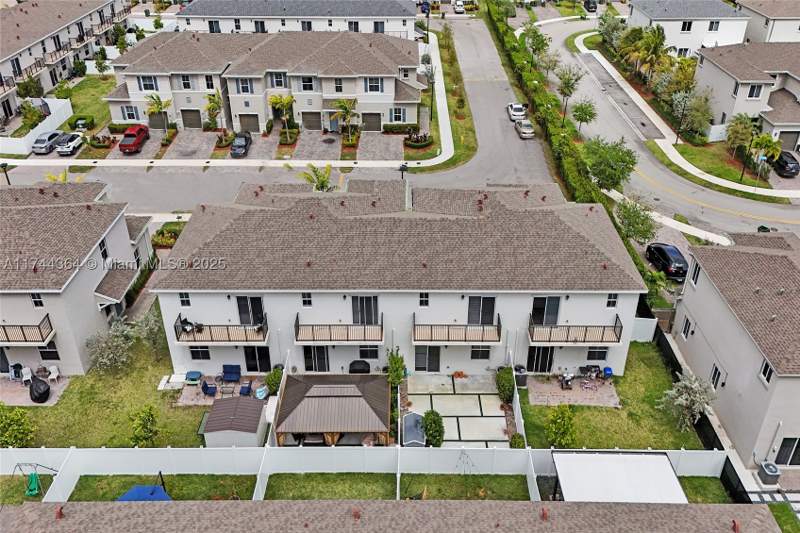 3 bedroom Townhouse at 838 SE 17th St, Cedar At Keys Gate, Homestead — photo 2