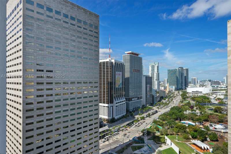 1 bedroom Condominium at 335 S Biscayne Blvd 2402, One Miami West, Miami — photo 1