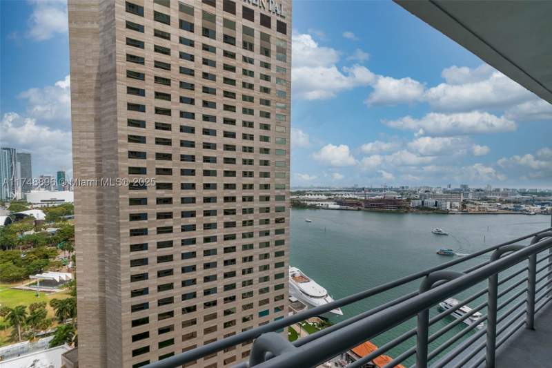 1 bedroom Condominium at 335 S Biscayne Blvd 2402, One Miami West, Miami — photo 2