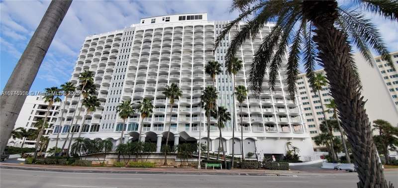 2 bedroom Condominium at 5401 Collins Ave 628, The Carriage House, Miami Beach — photo 2